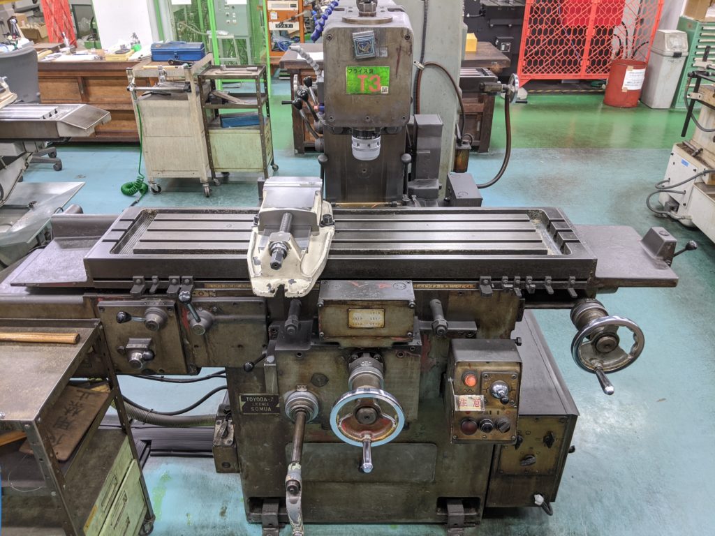 豊田 Z1C-1 縦型フライス盤の写真